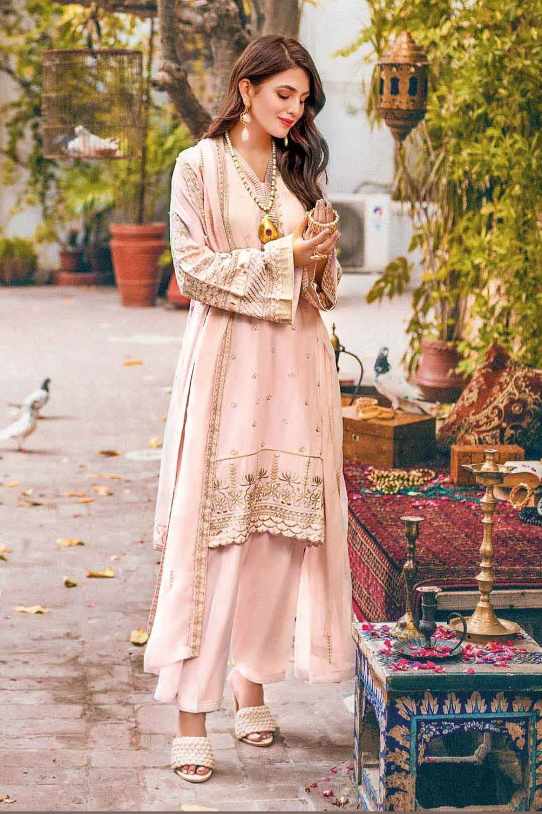 Gul Ahmed 3PC Luxury Lawn Unstitched Suit With Embroidered Chiffon Dupatta