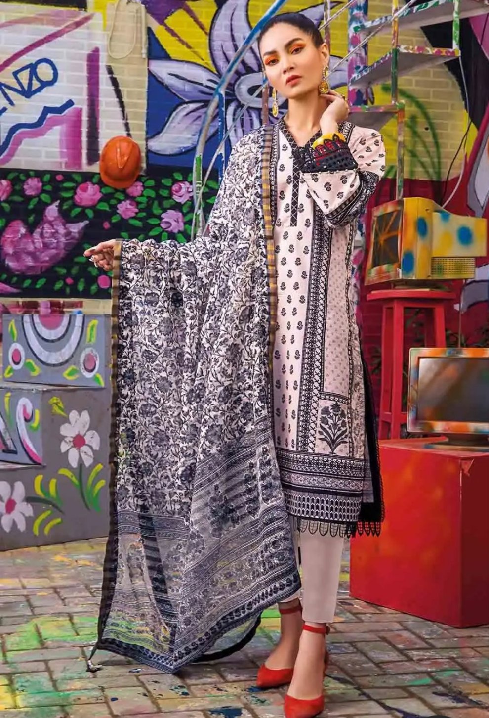 Gul Ahmed 3PC Digital Printed Lawn Unstitched Suit With Karandi Organza Dupatta PK-22001